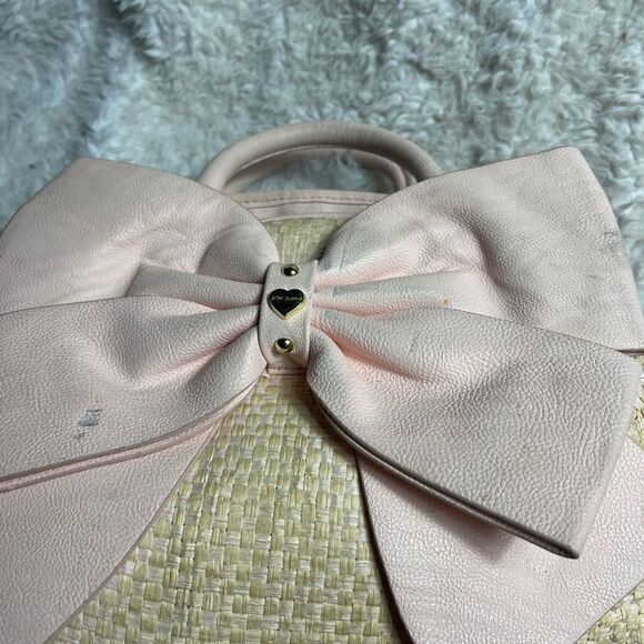 Betsey Johnson Beige Straw Satchel/Shoulder bag .large faux leather bow accent. - Picture 14 of 14